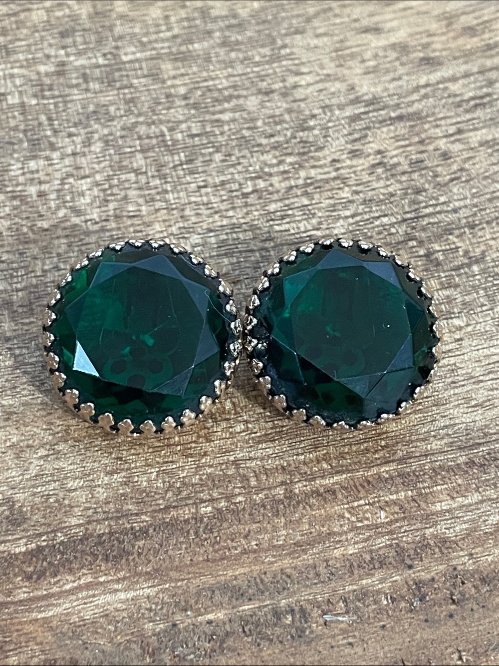 Weiss Emerald Green Rhinestone Clip On Earrings Gold Tone Vintage RetroGem Gleam